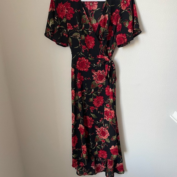 Forever 21 Contemporary Gorgeous Black & Red Floral Tie Wrap Dress Size Large - Picture 8 of 8
